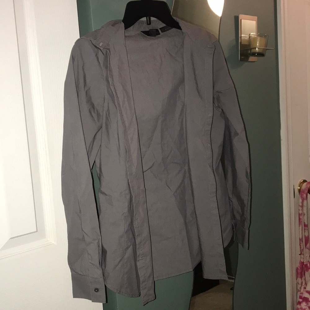 Gray long-sleeve blouse.